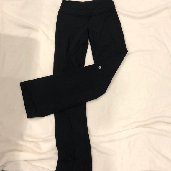 Lululemon black groove pant - Picture 2 of 2